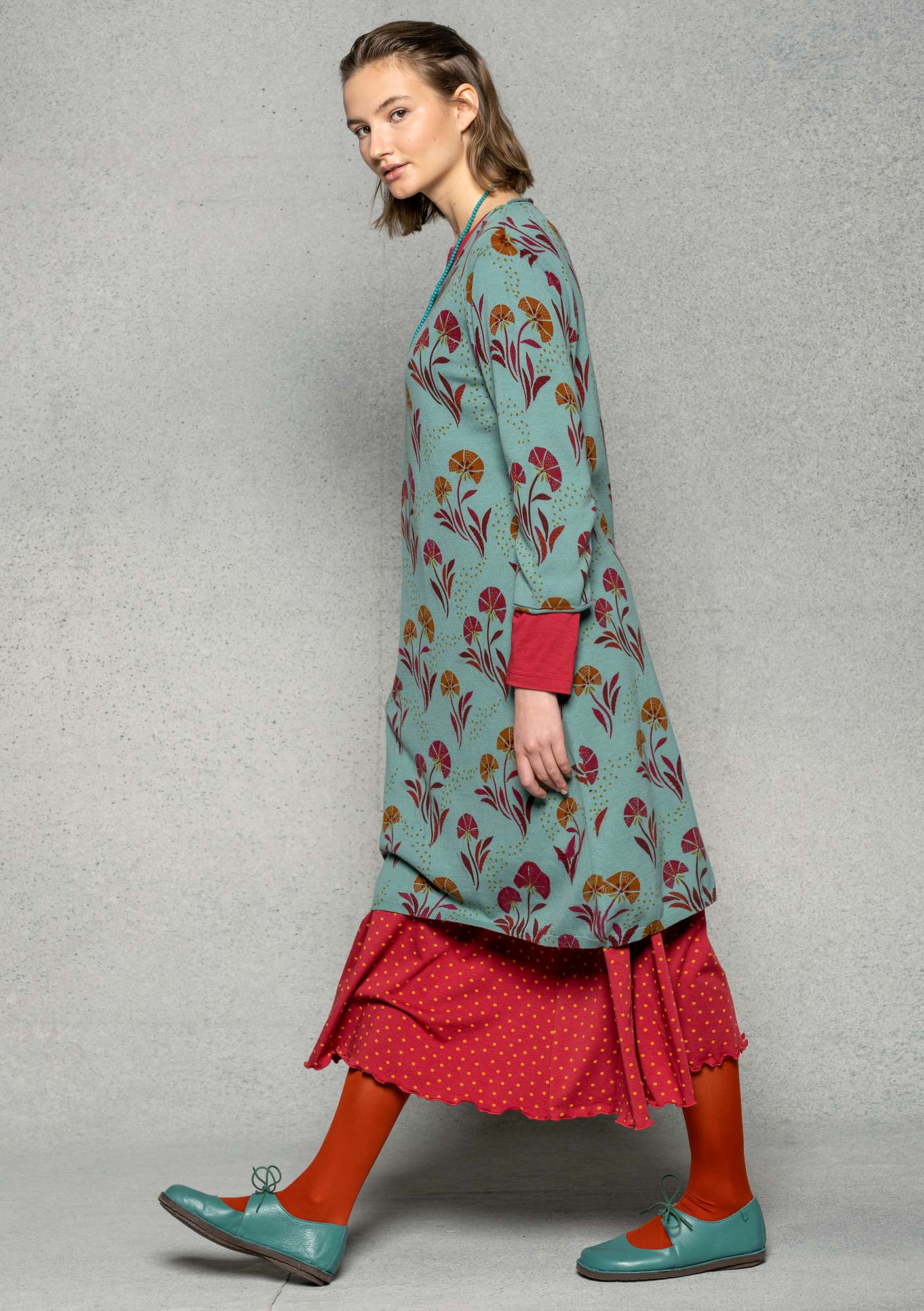Strikket kjole «Mosippa» i resirkulert bomull malurt/mønstret thumbnail