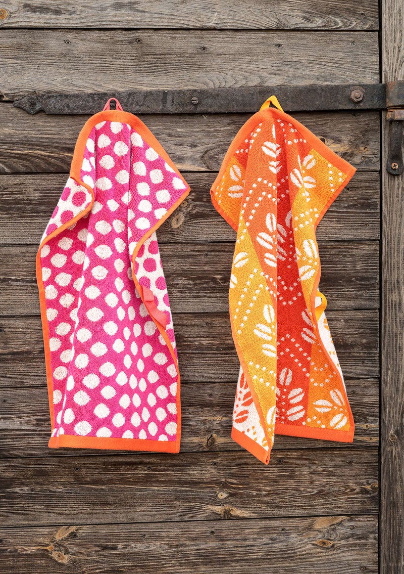 “Leafy” pack of 2 organic cotton guest towels chilli