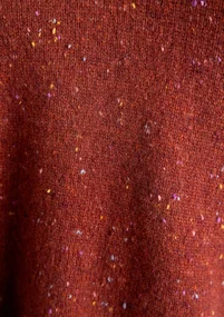 Nubby sweater in a lambswool blend - red curry/melange