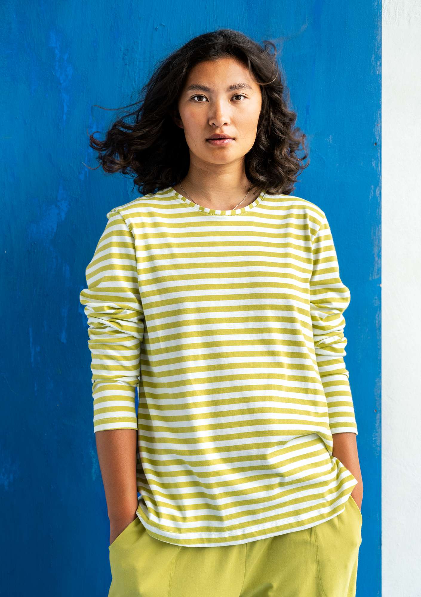 Basic-Streifenshirt aus Öko-Baumwolle waldgrün-ungebleicht thumbnail