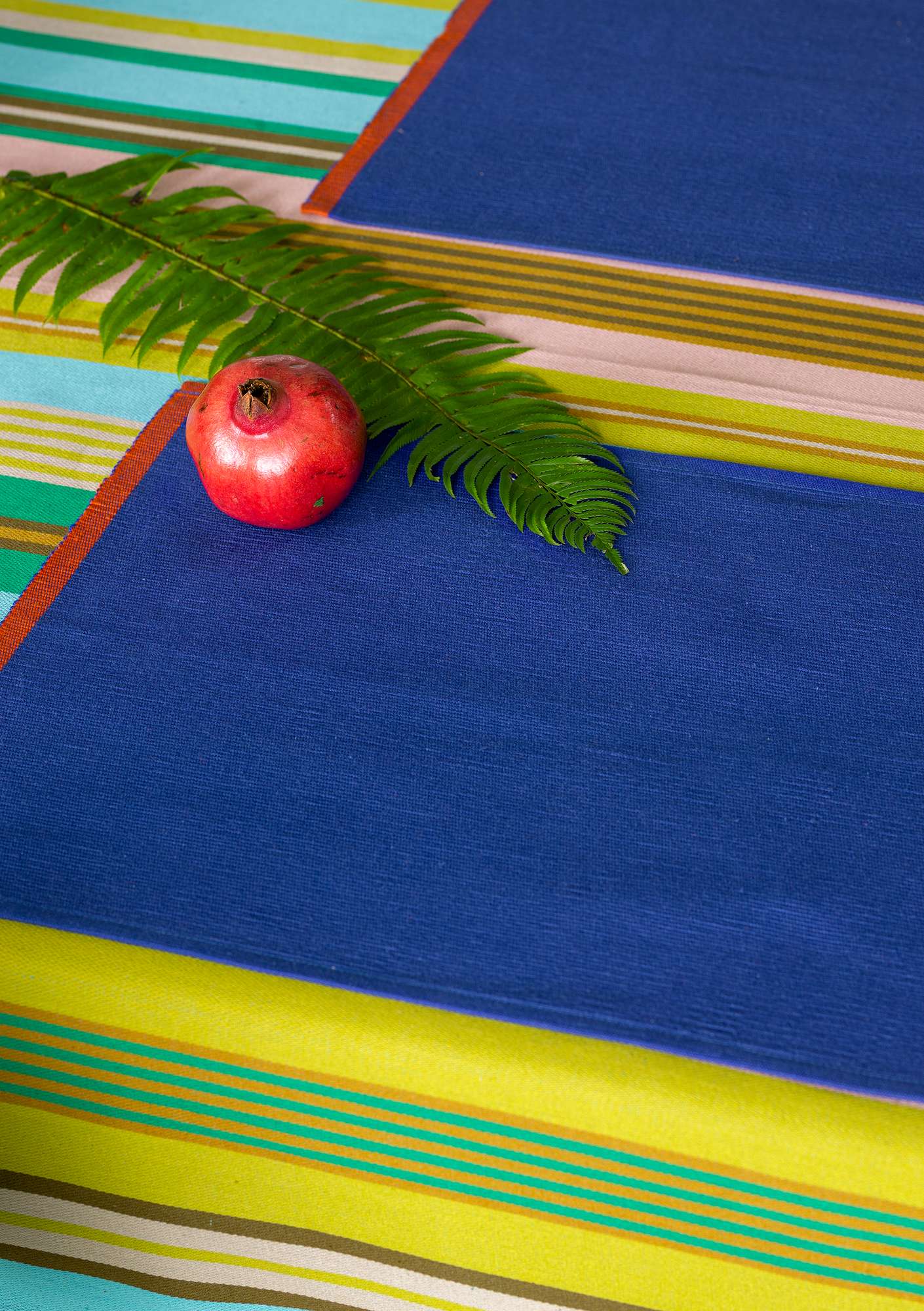 “Bolster” place mat in organic cotton  klein blue thumbnail