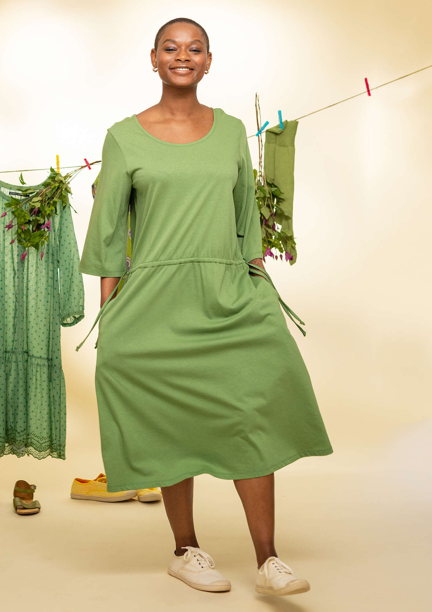 Trikåklänning i ekologisk bomull/modal koriander thumbnail