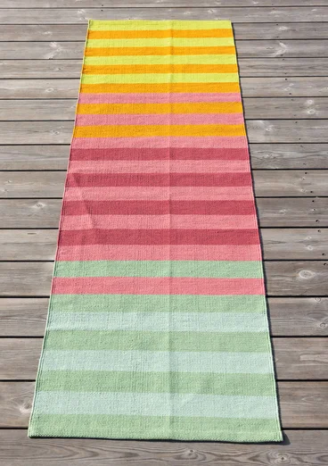 “Suiheisen” organic cotton hallway mat - rhubarb