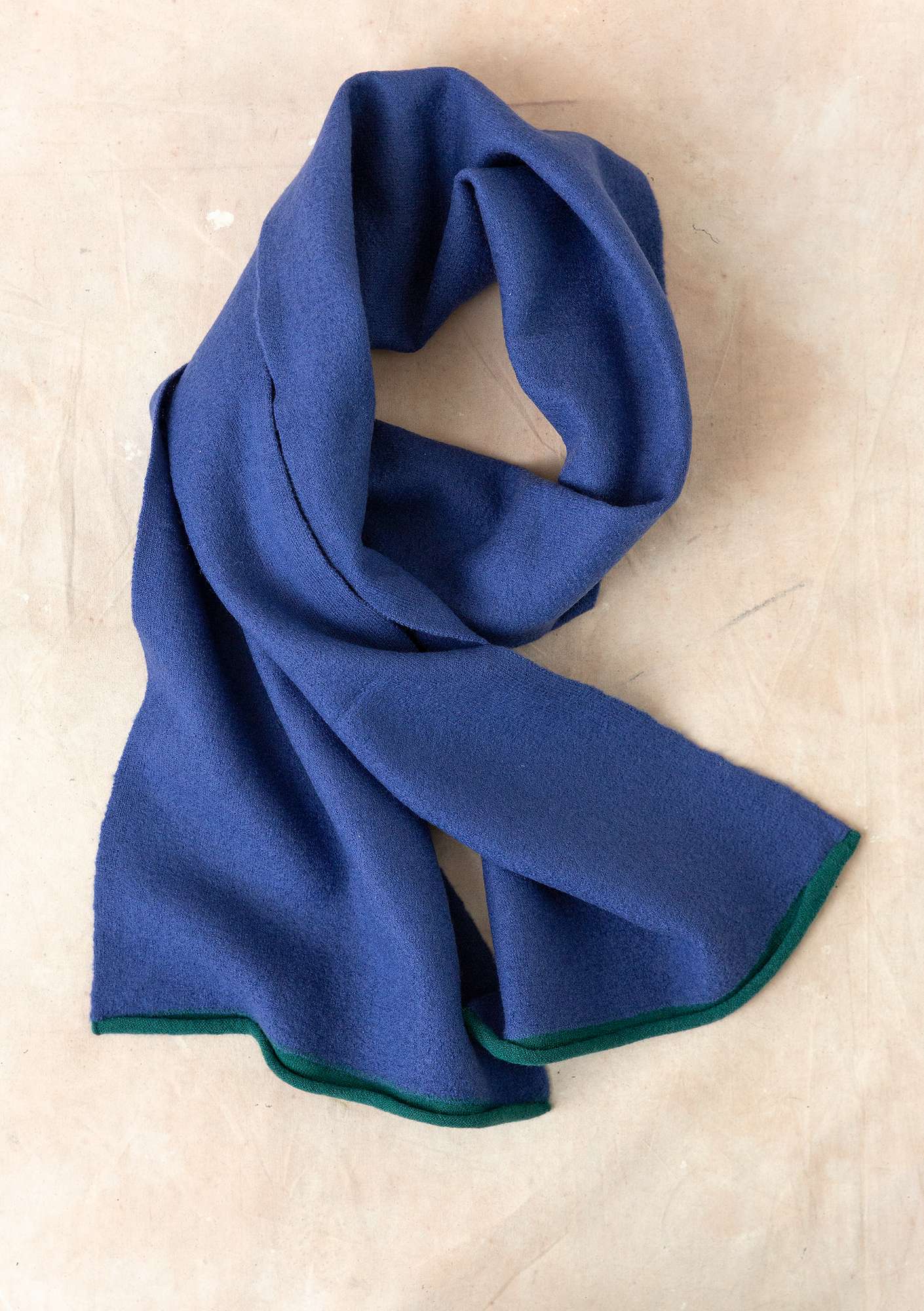 Gebreide sjaal van biologische wol klein blauw thumbnail