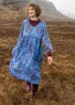 Gemustertes Kleid „Glänta“ aus Modal (meeresblau L)