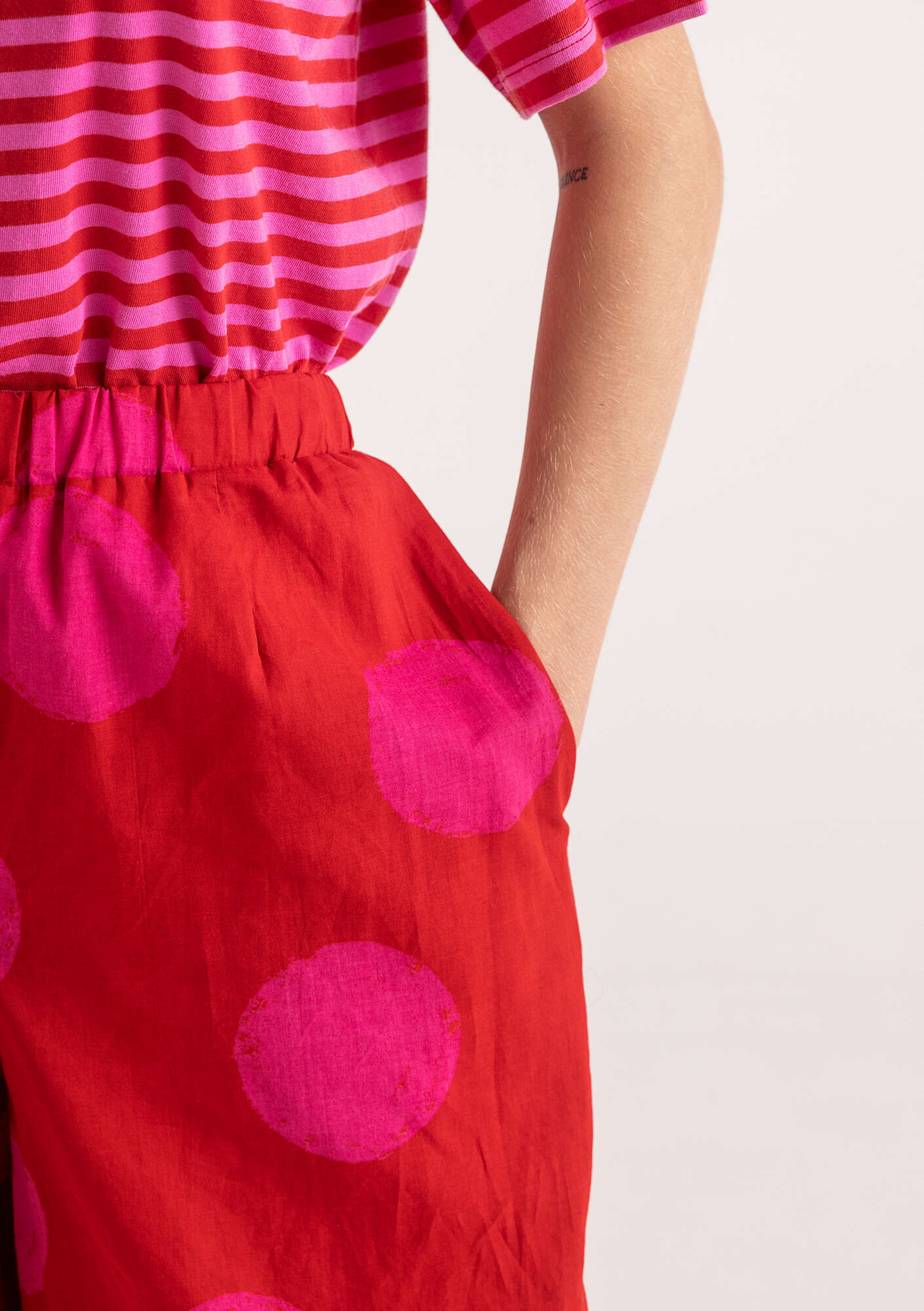  Pantalon  Palette  en tissu de coton biologique rouge perroquet/motif thumbnail