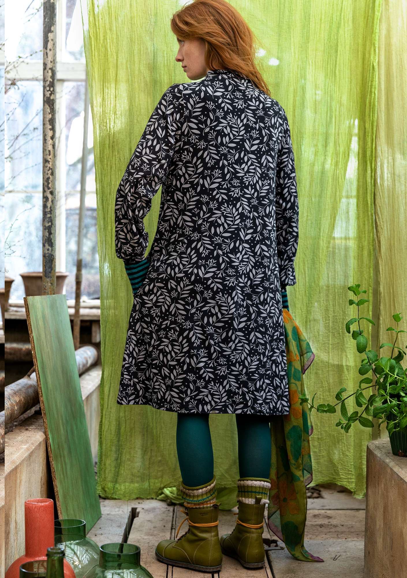 Robe en jersey « Bladmynta » en coton biologique/modal/élasthanne noir/motif thumbnail