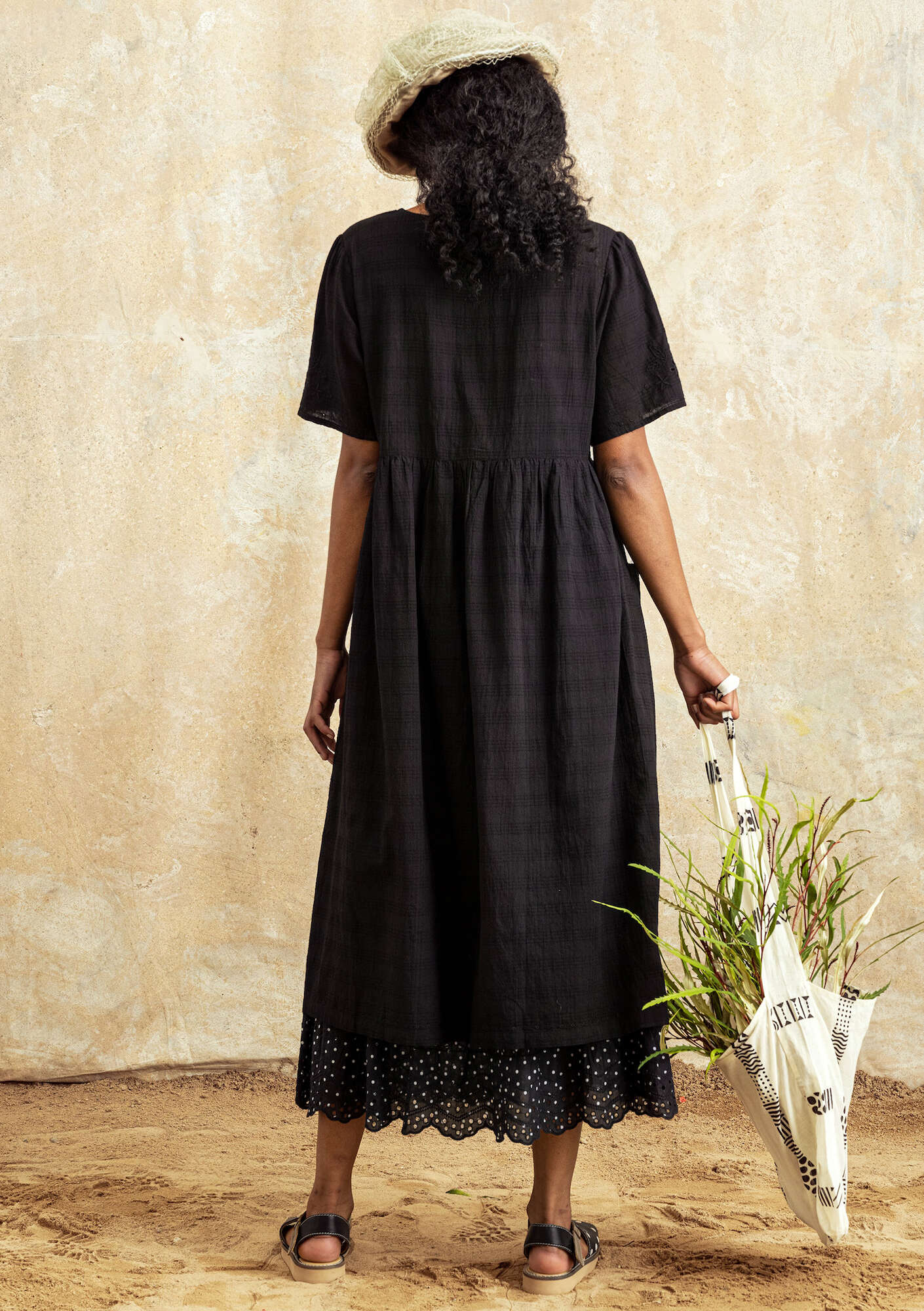 Vevd kjole «Tania» i økologisk bomull svart