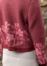 Geblümte Strickjacke „Hildur“ aus Wolle (granatapfel-melange L)