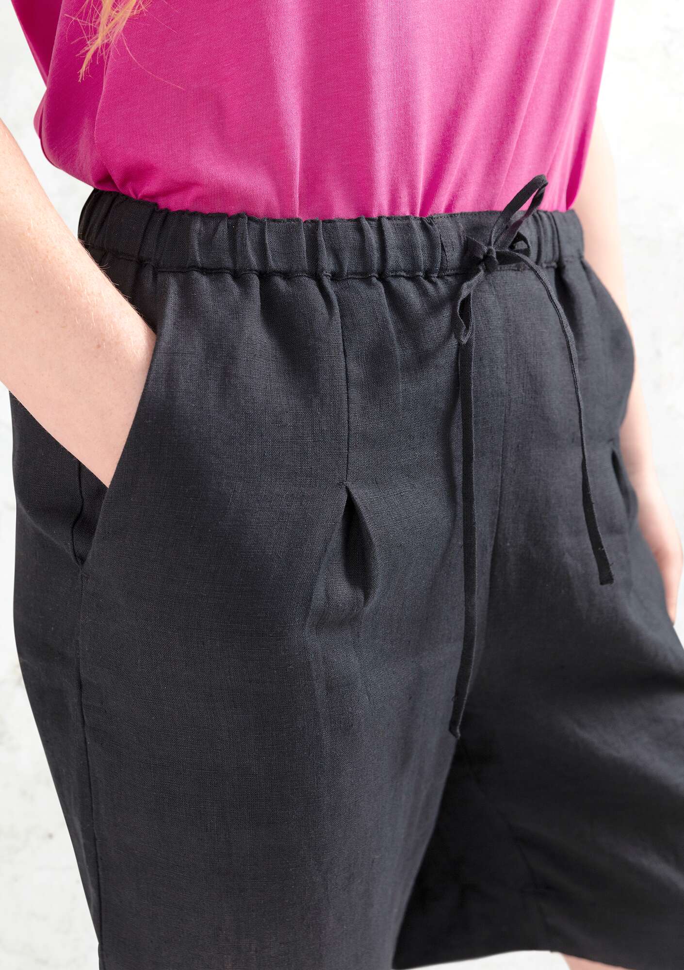 Linen shorts black thumbnail