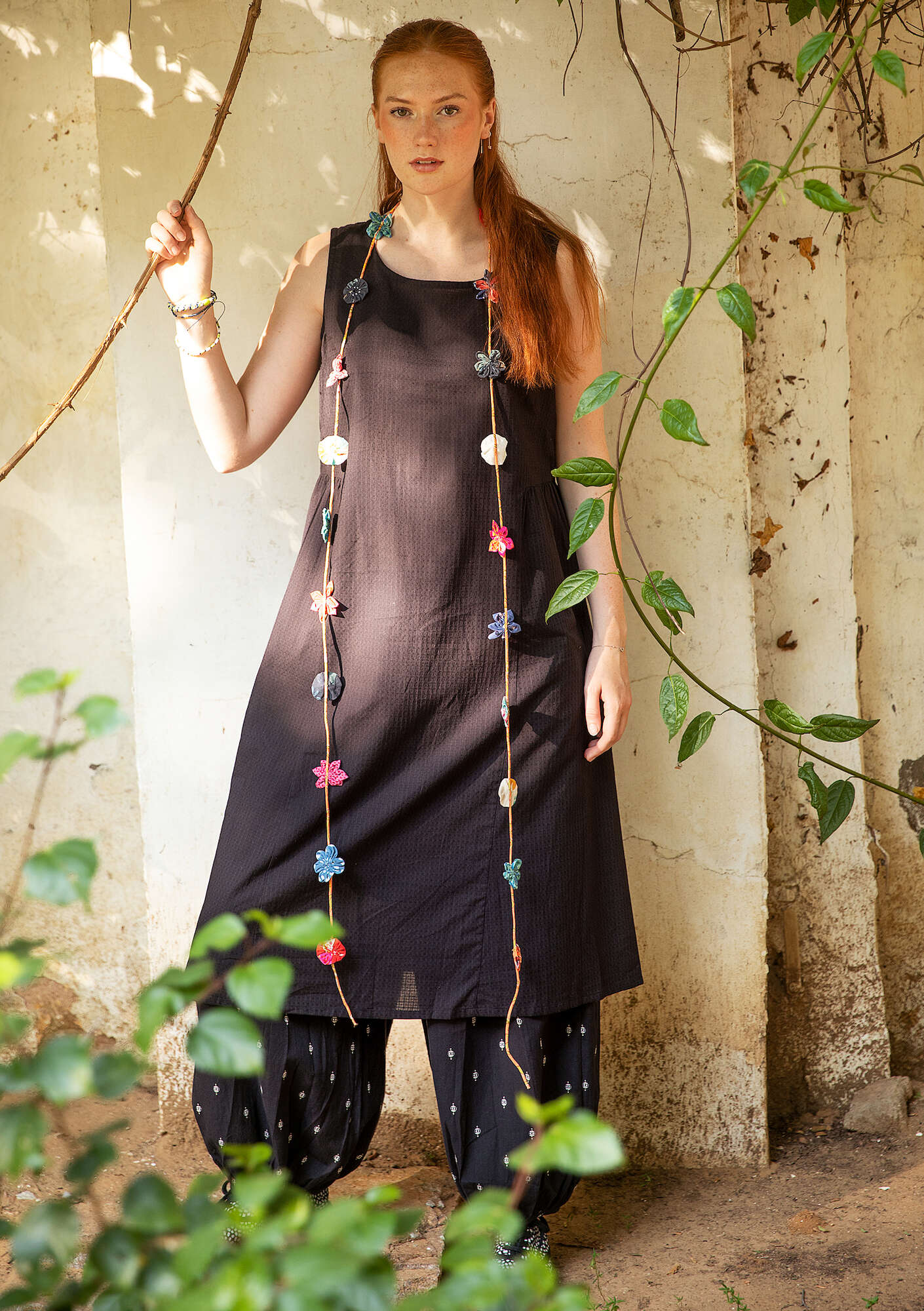Geweven jurk van biologisch katoen zwart thumbnail