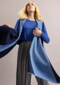 Strickweste „Ray“ aus Lammwollmischung - mitternachtsblau-vergissmeinnicht