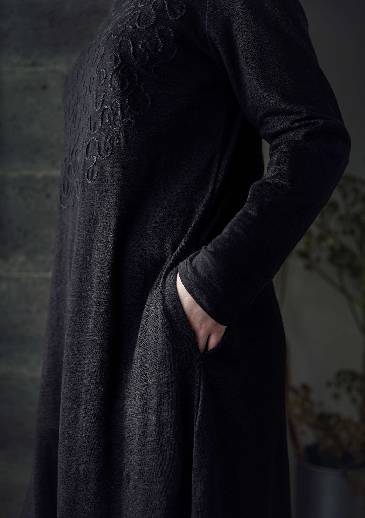 “Satsuma” jersey dress in linen black thumbnail