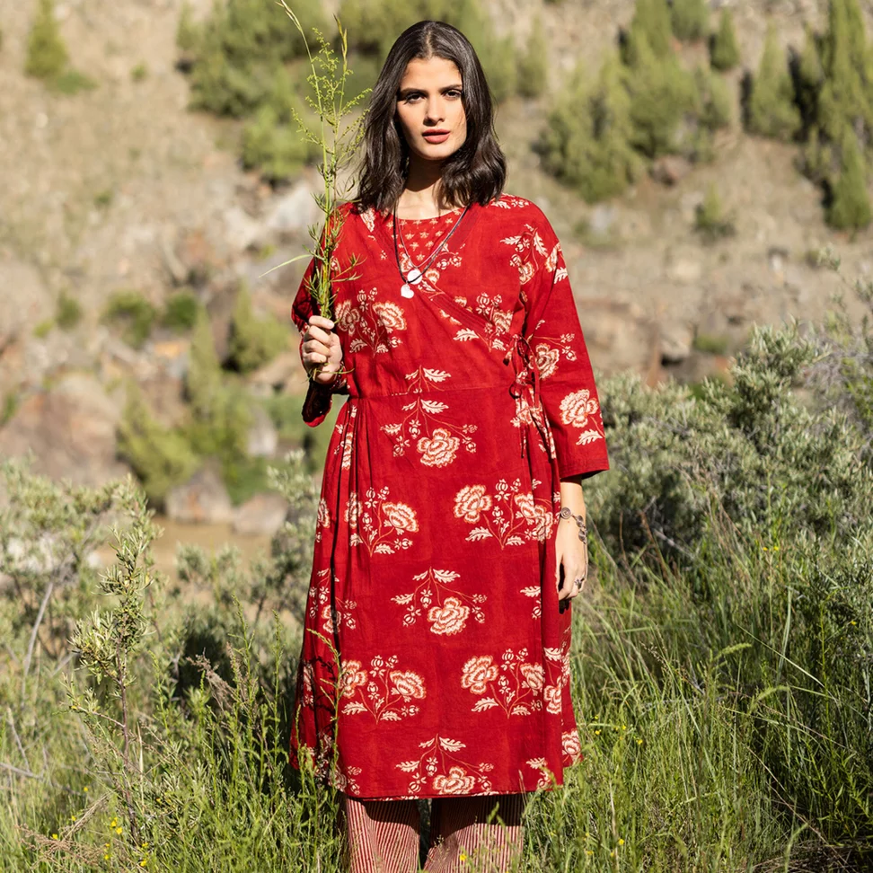 Robe tissée ”Rose hip” en coton biologique - rouge agate