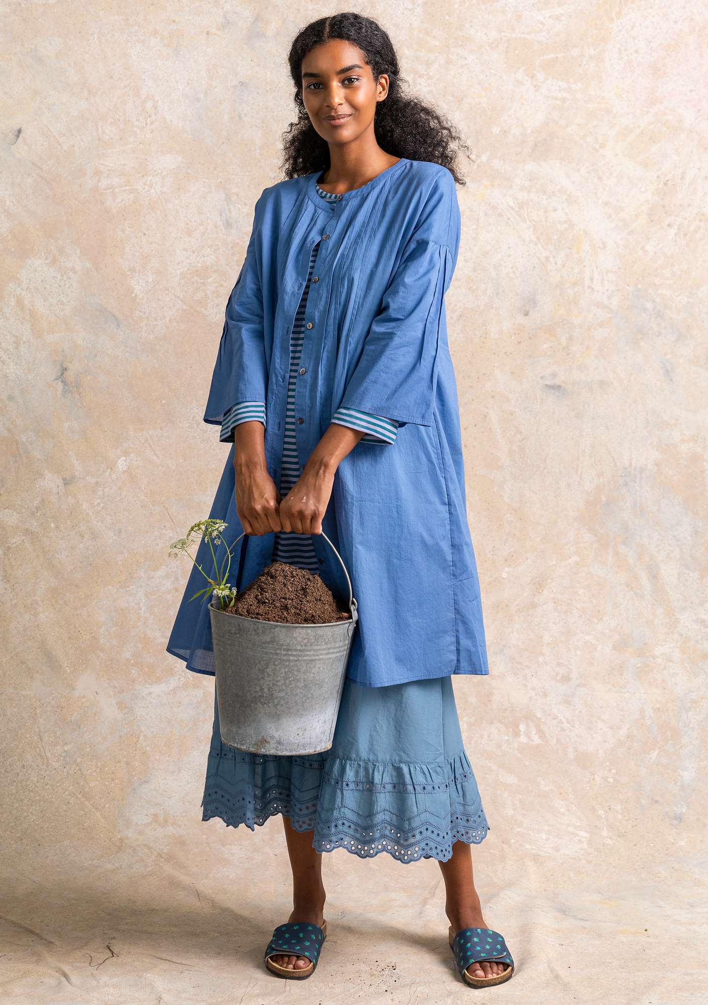 Vevd kjole «Serafina» i økologisk bomull linblå thumbnail