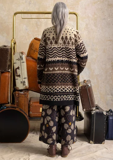 Gemusterte Strickjacke „Luleälven“ aus Lammwolle/Recycling-Wollgemisch - röstkaffee