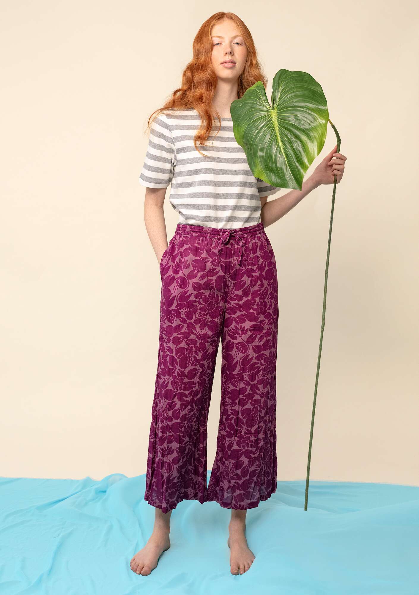 Pantalon  Lotus  en coton biologique tissé raisin/motif