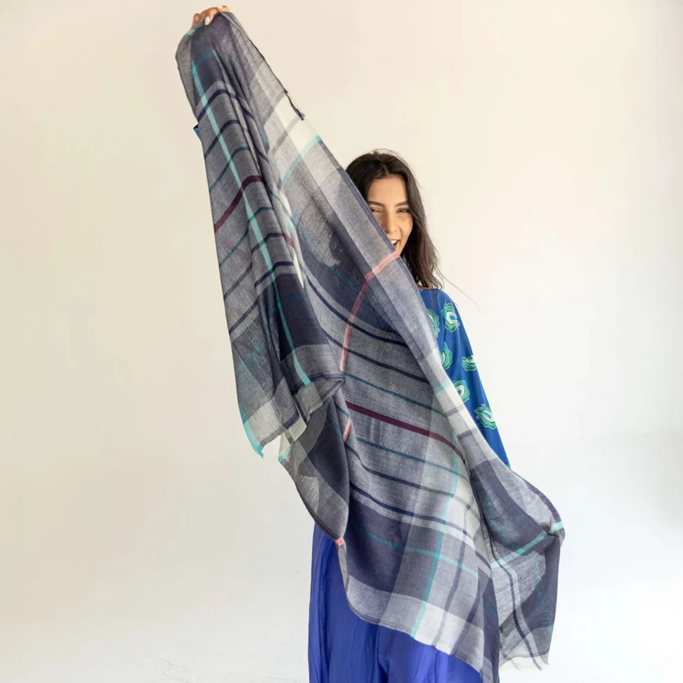 Écharpe "Evania" en laine tissée - graphite