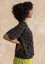 “Himla” jersey top in organic cotton - black/patterned