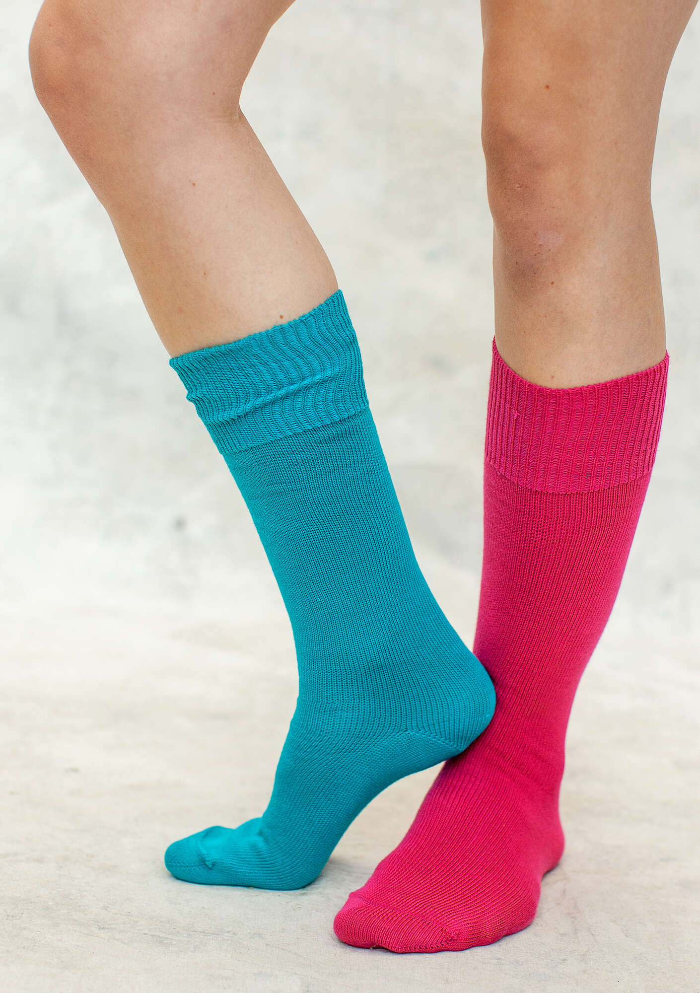 Solid-colored knee-highs in organic cotton turquoise