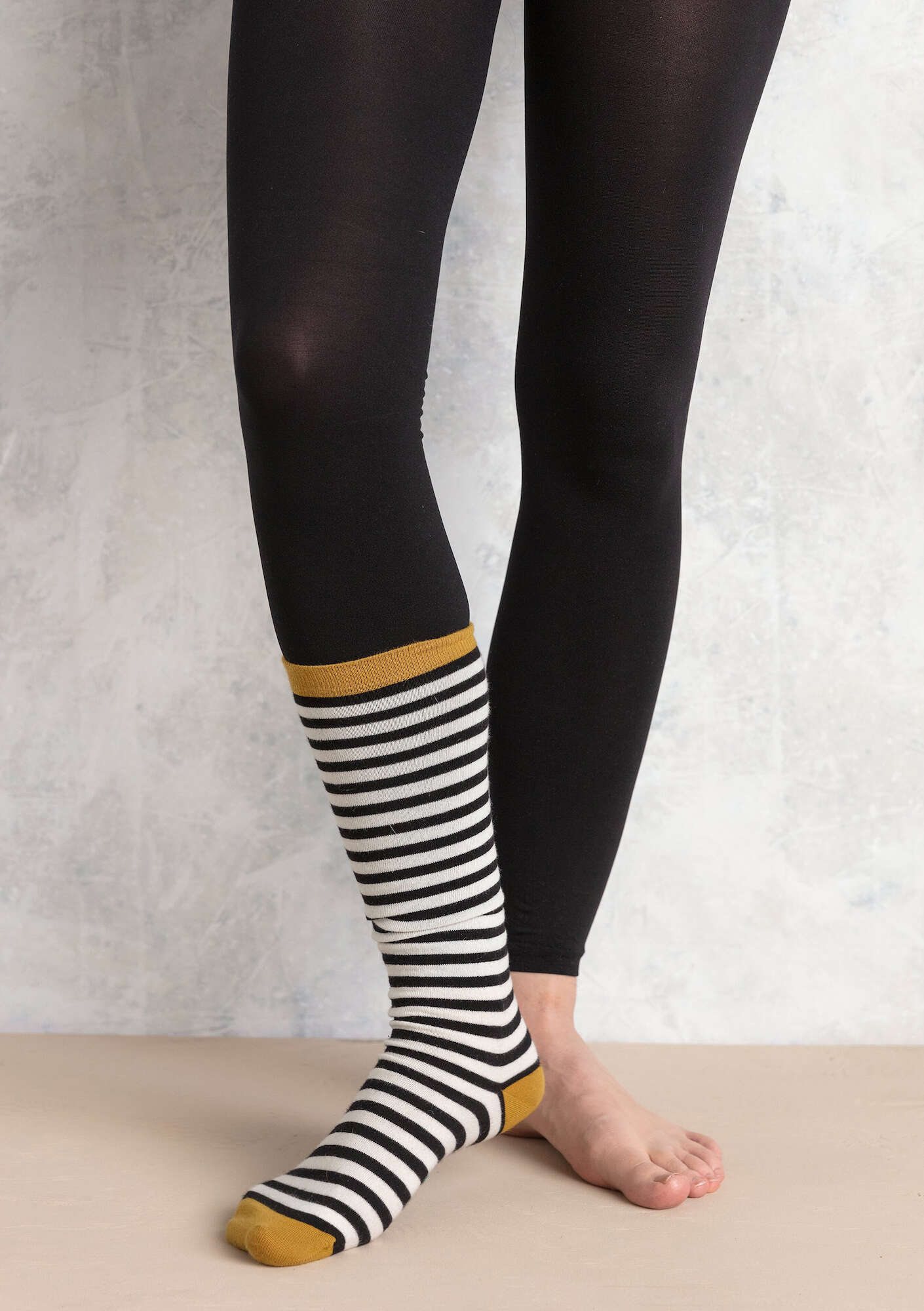 Solid-color leggings in recycled nylon black thumbnail