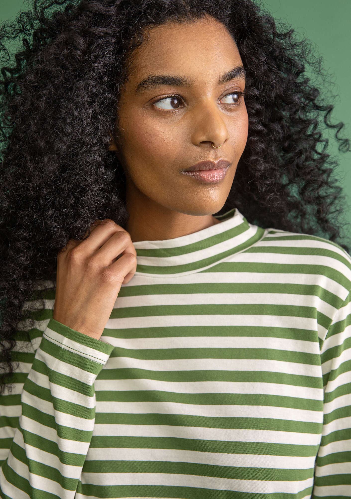 Striped mock turtleneck in organic cotton grass green/unbleached