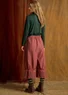 Bestickte Hose „Minal“ aus Bio-Baumwolle (dunkelrot L)
