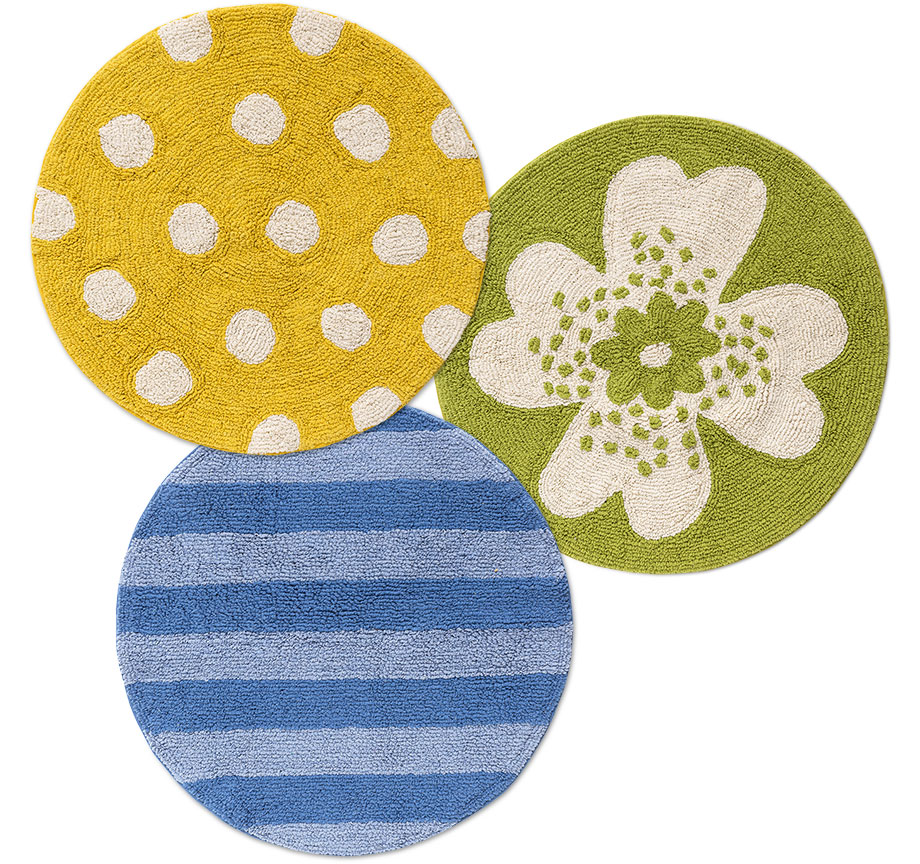 This bath mat comes in three colourways with different patterns. 