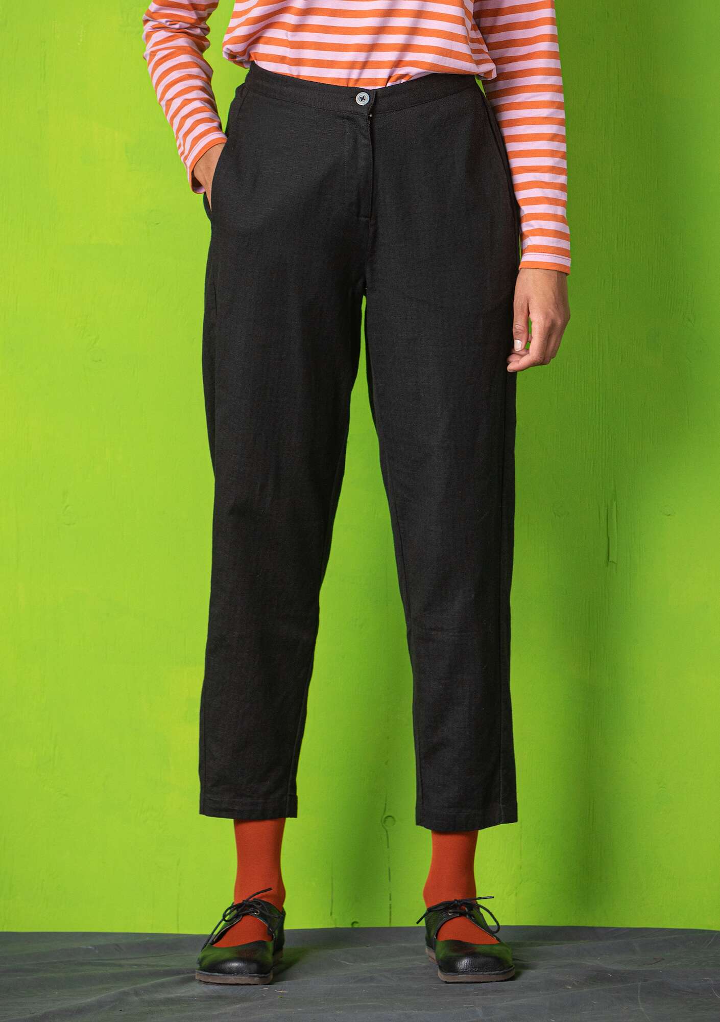 Pantalon tissé en coton biologique/lin/élasthanne noir thumbnail