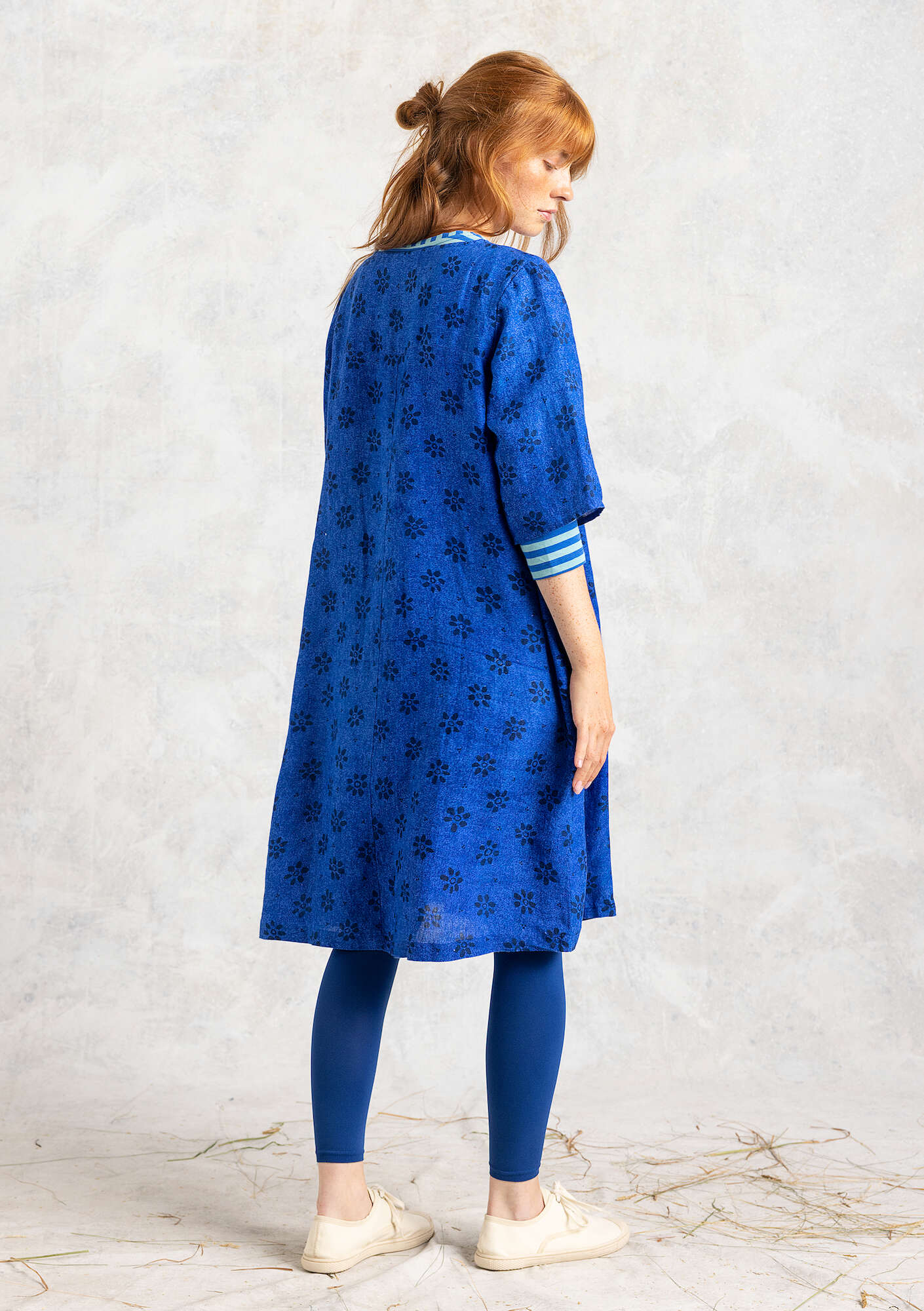 Vevd kjole «Ester» i lin safirblå/mønstret thumbnail
