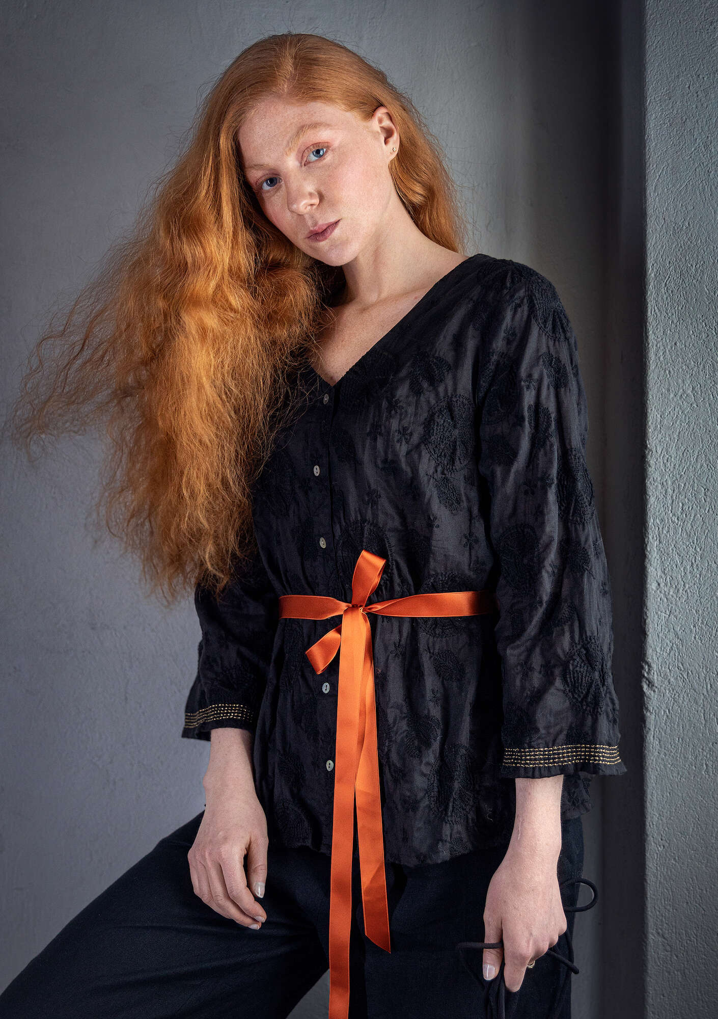 “Clementine” blouse in organic cotton black thumbnail
