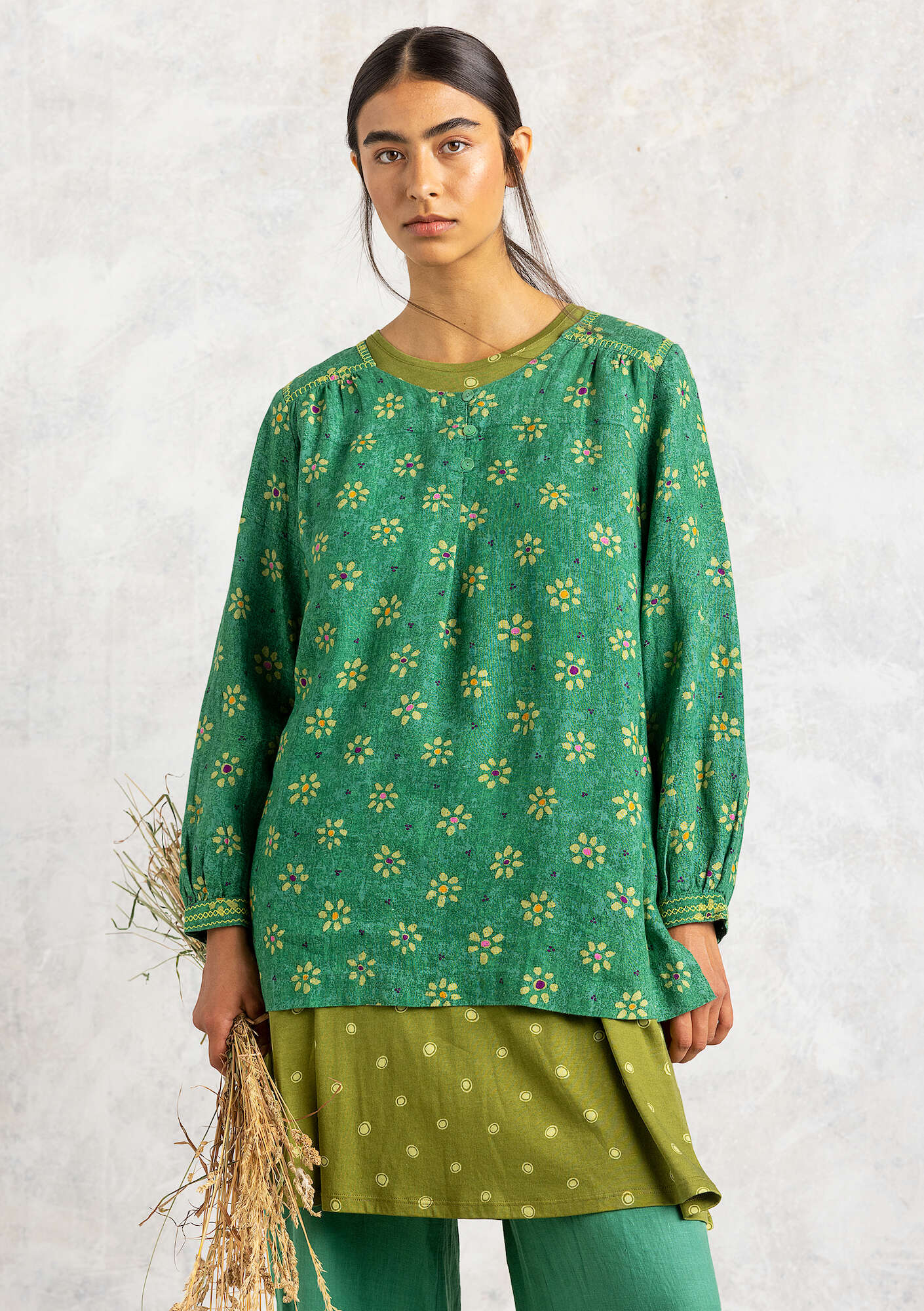 “Ester” blouse in woven linen malachite/patterned thumbnail