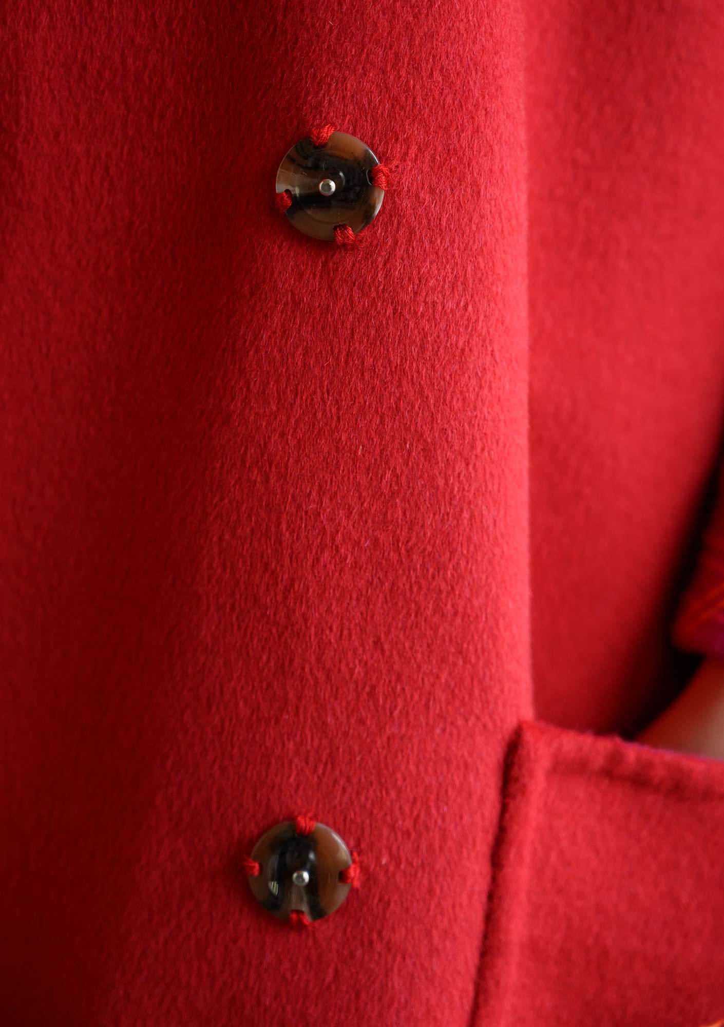 Le manteau élégant en laine tomate thumbnail