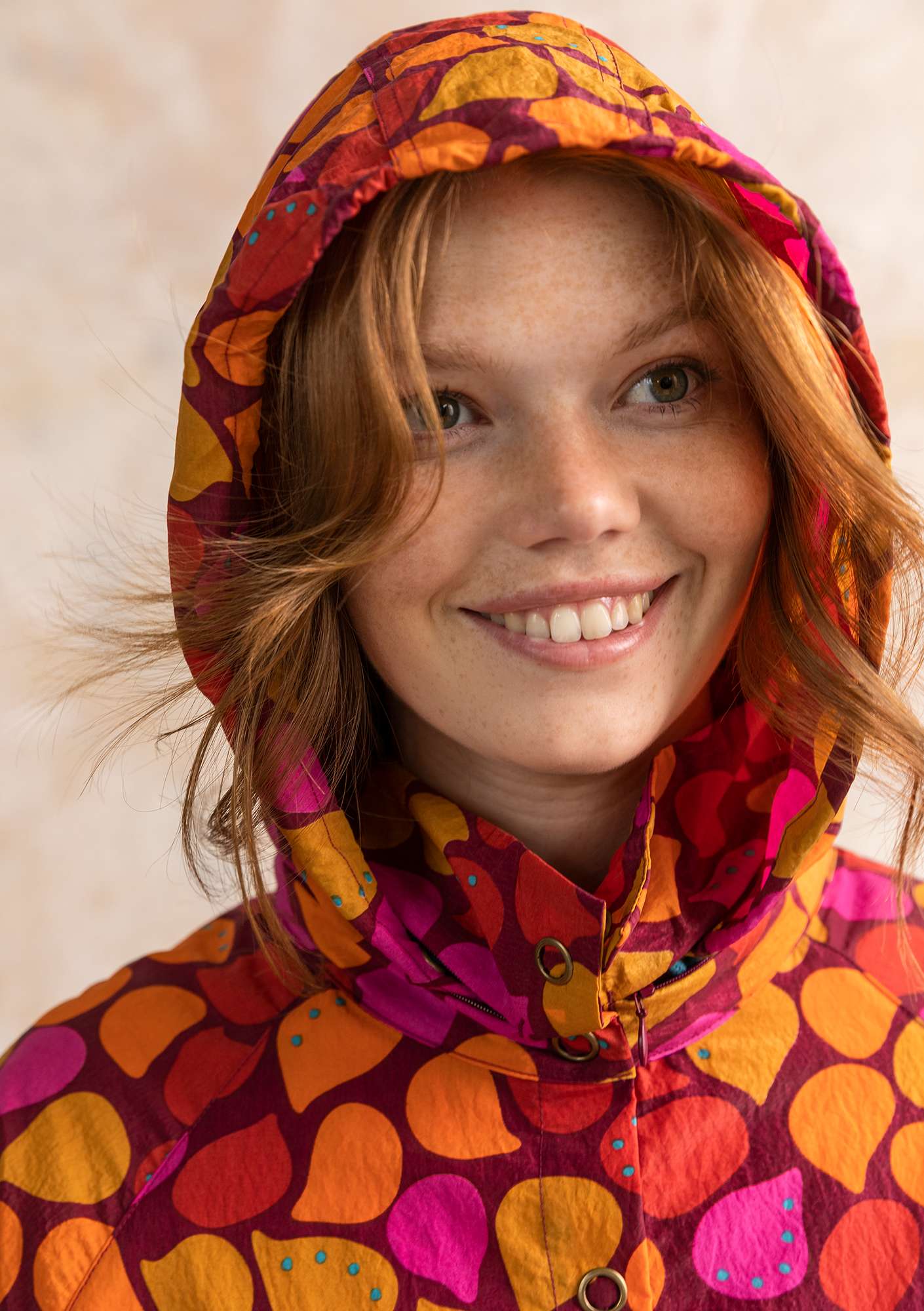 “Serafina” windcheater in recycled polyamide parrot red thumbnail