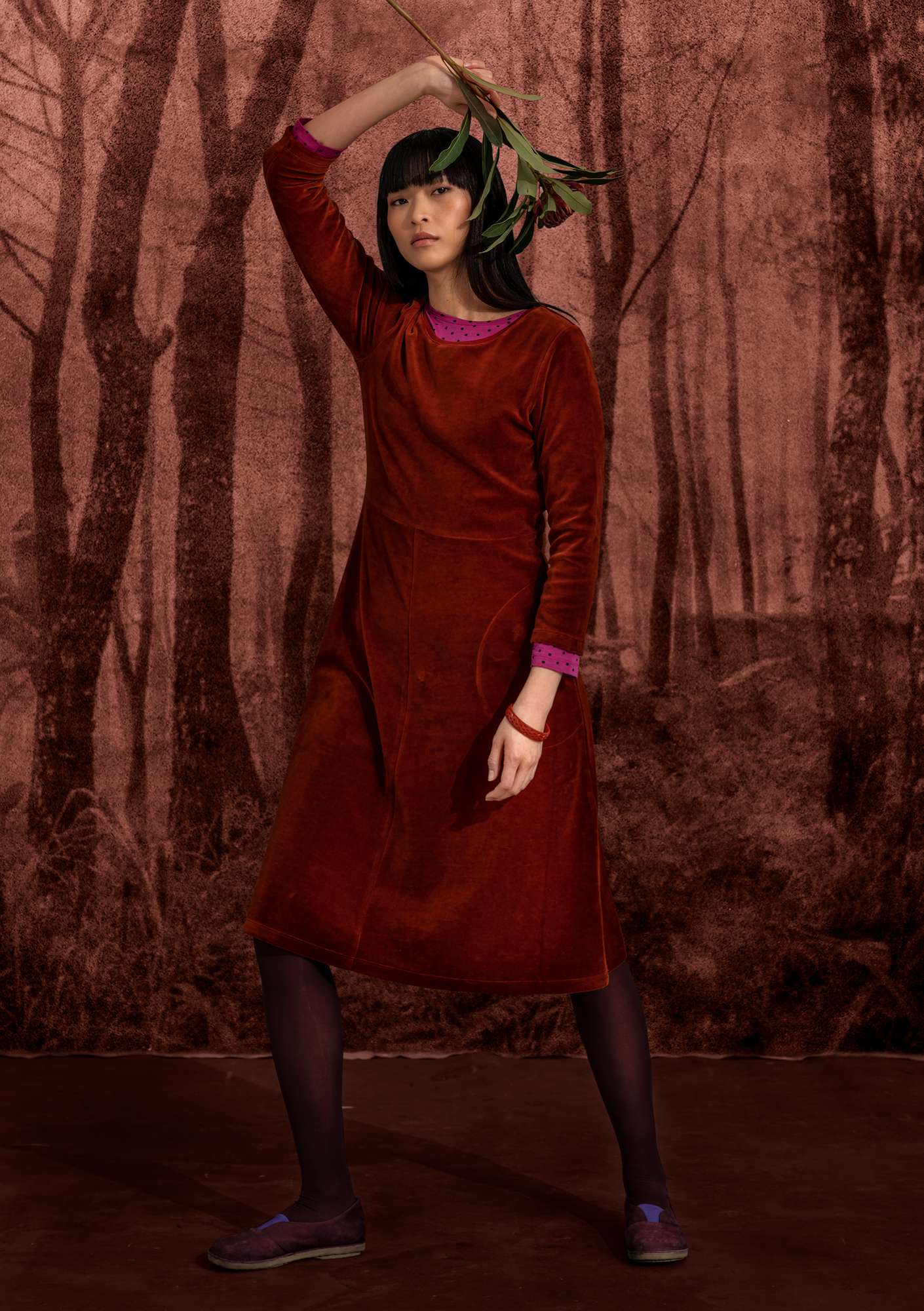“Fauna” velour dress in organic cotton/recycled polyester rust thumbnail