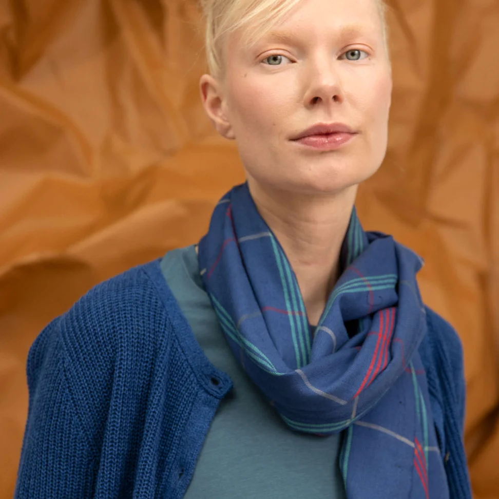 Karierter Webschal „Kari“ aus Baumwolle/Wolle - indigoblau