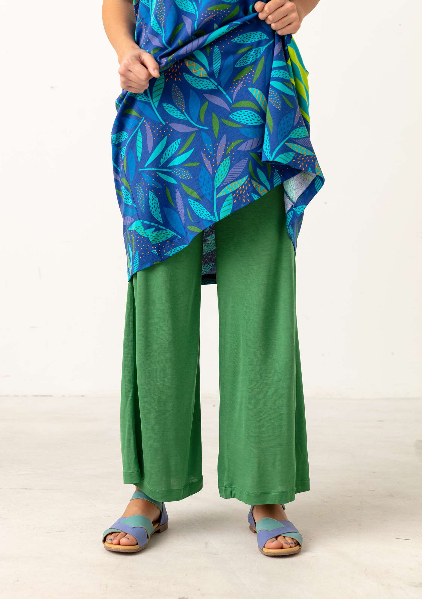 Solid-colour trousers basil