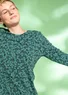 “Ylva” jersey top in organic cotton/spandex (malachite/patterned XS)