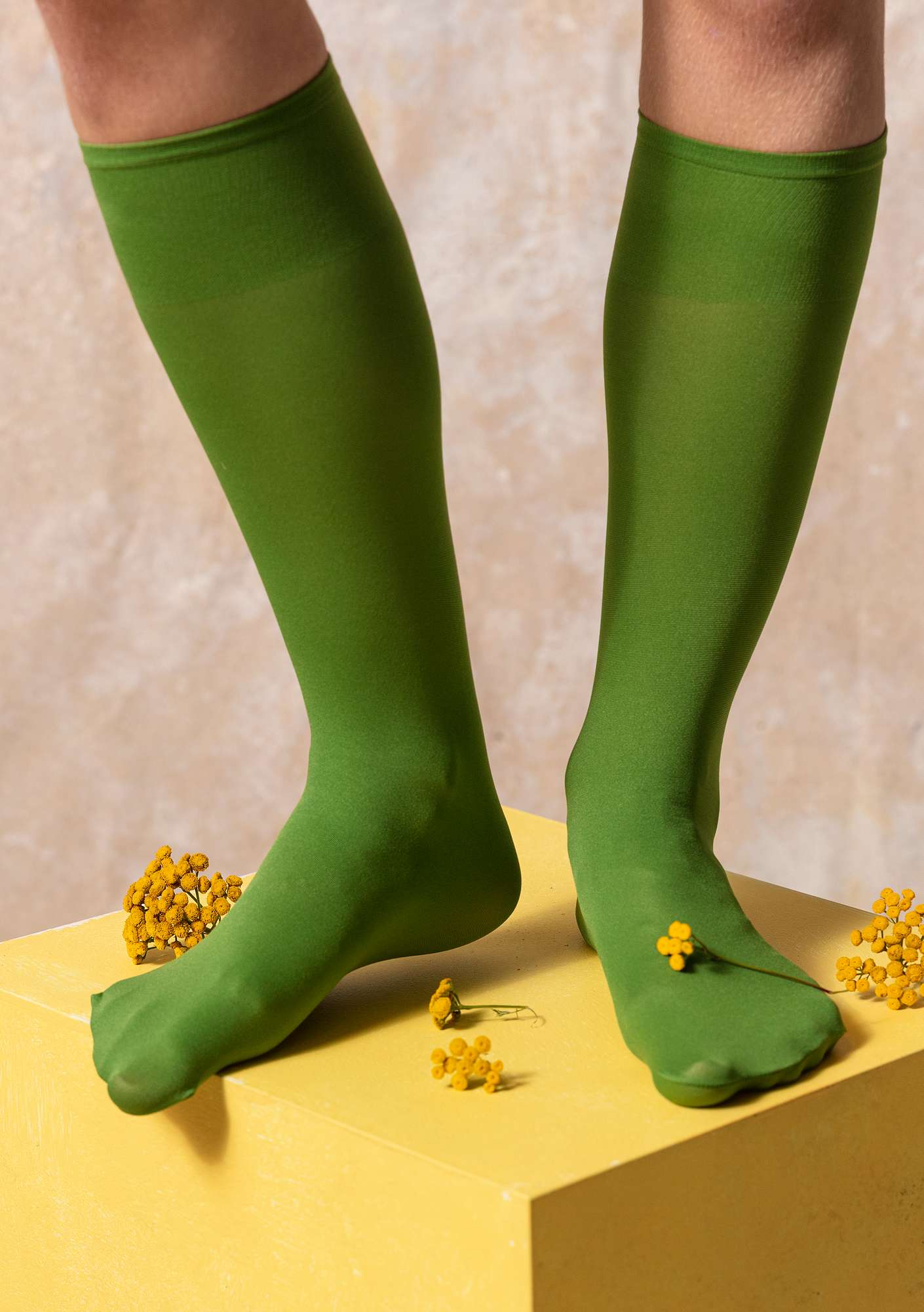 Knee-highs in recycled polyamide grass green