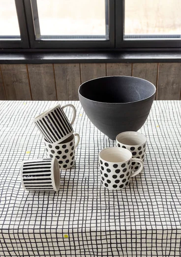 Tasse "Joy" en céramique - noir/pois
