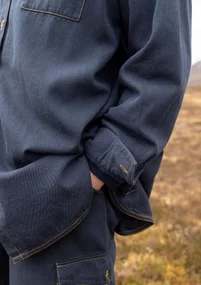 Einfarbige Hemdbluse „Fjälltur“ aus Bio-Baumwolle - tinte