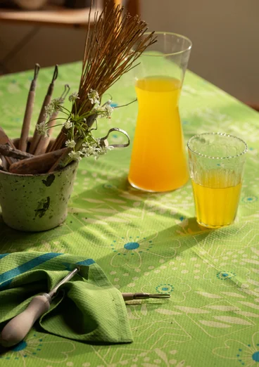 Gemusterte Tischdecke „Nemorosa“ aus Bio-Baumwolle - erbsengrün