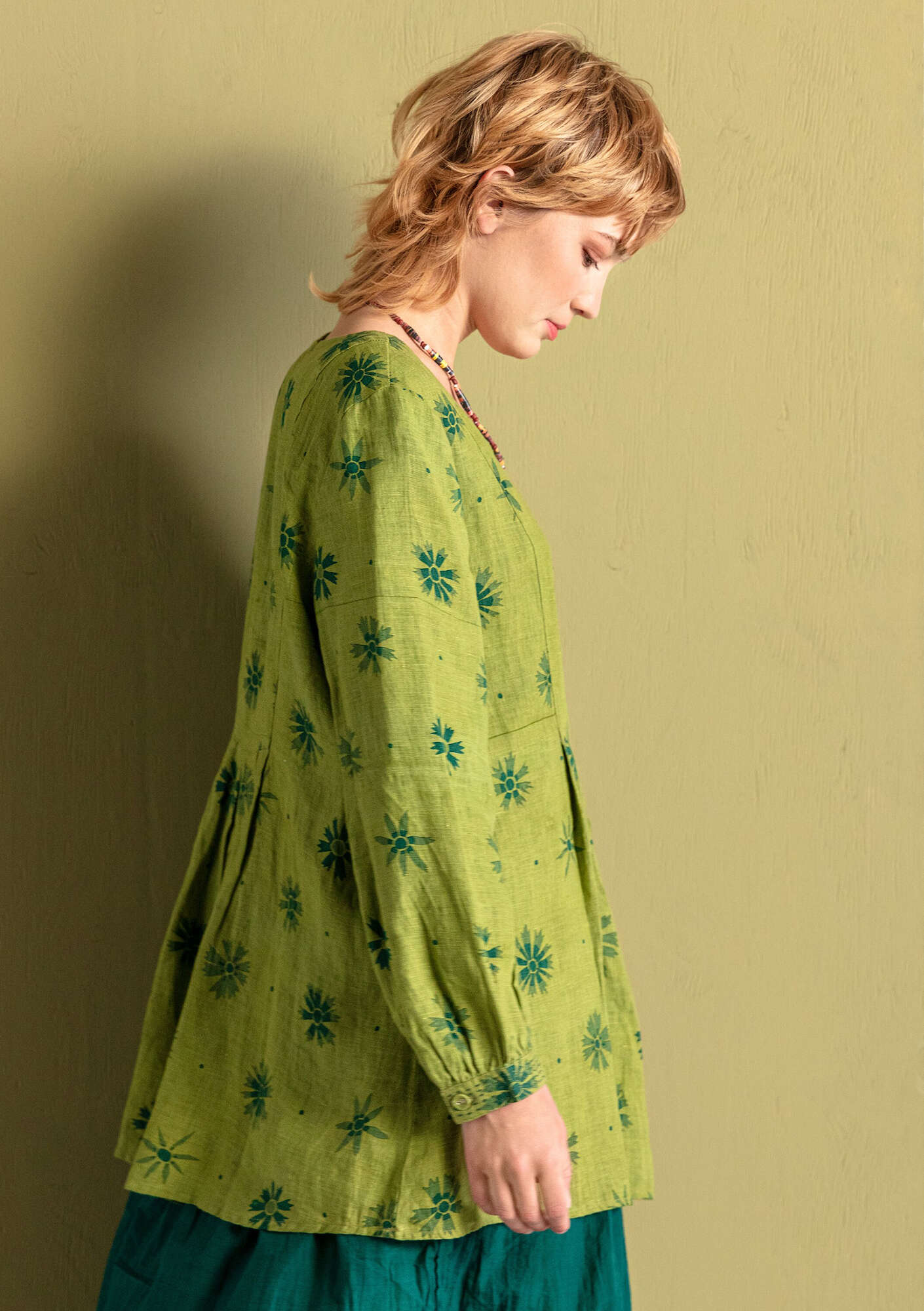 Vevd bluse «Fiona» i lin avokado/mønstret