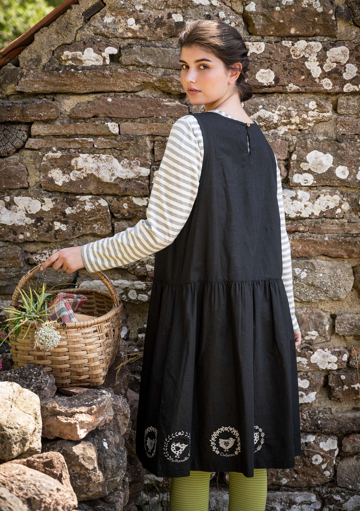 “Petronella” dress in woven organic cotton/linen black