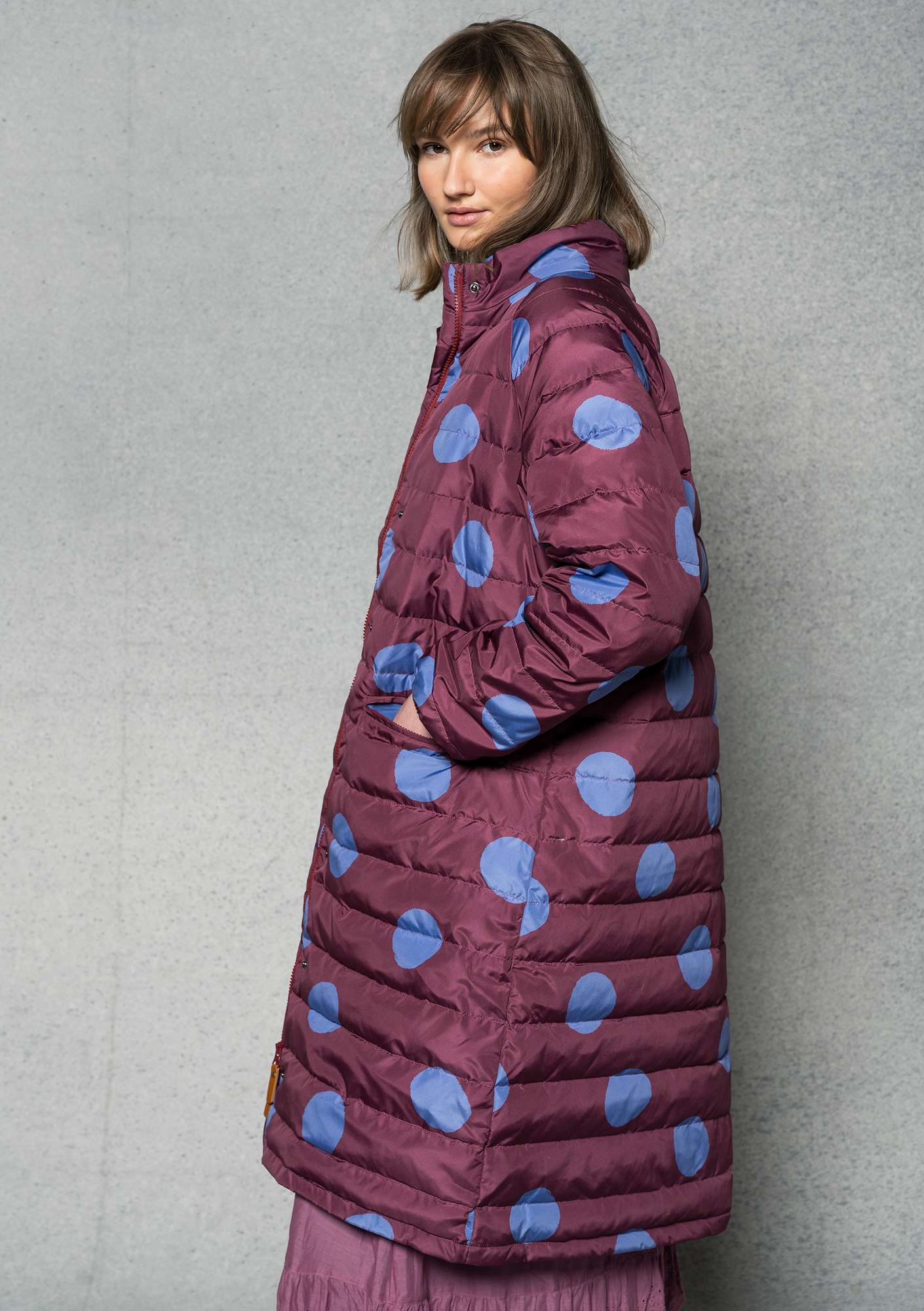 “Juno” down coat made from recycled polyester/recycled down grape thumbnail