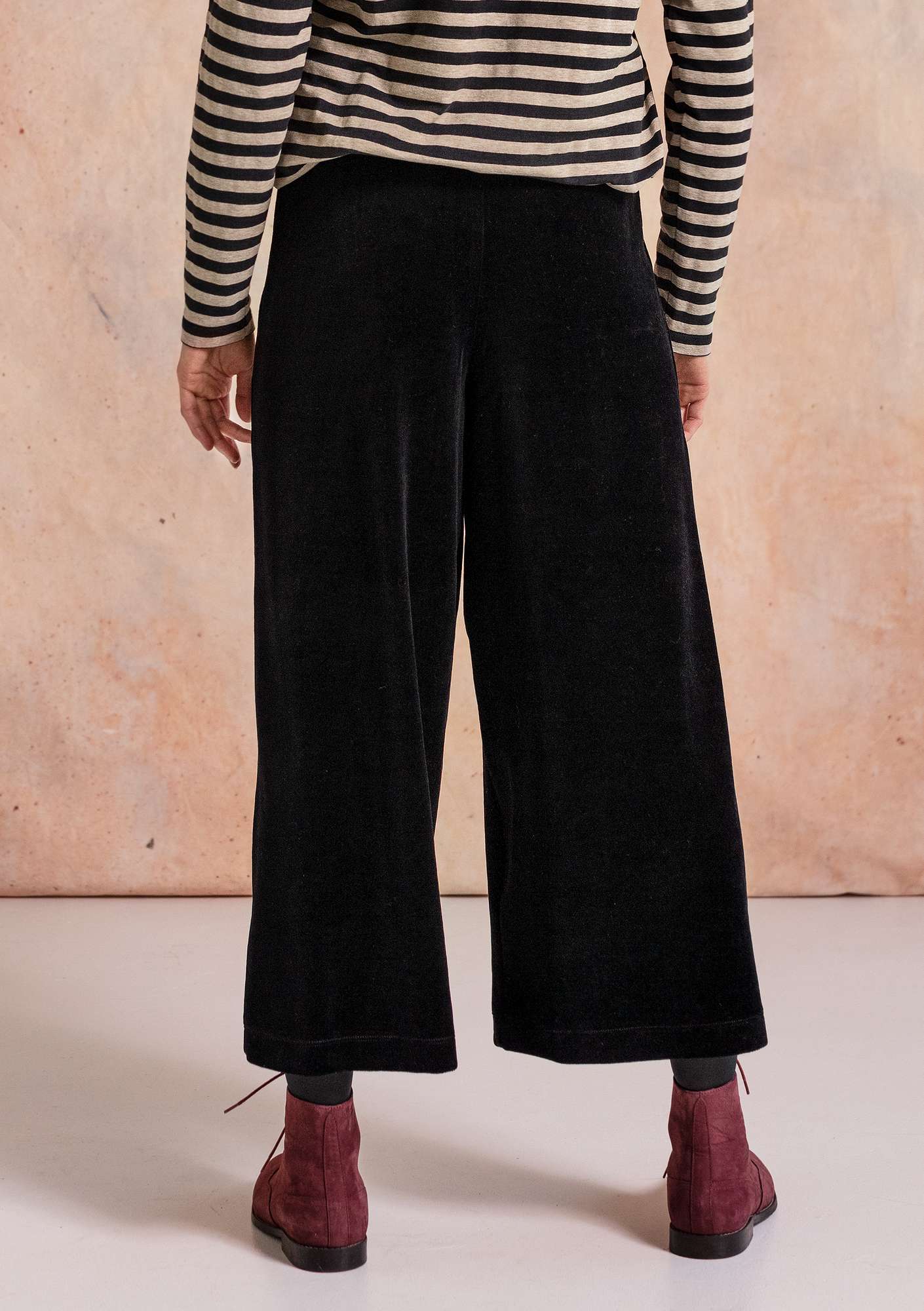 Pantalon en velours de coton biologique/polyester recyclé noir thumbnail