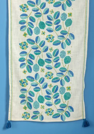  “Tulsi” block-printed table runner in organic cotton. - vanilla