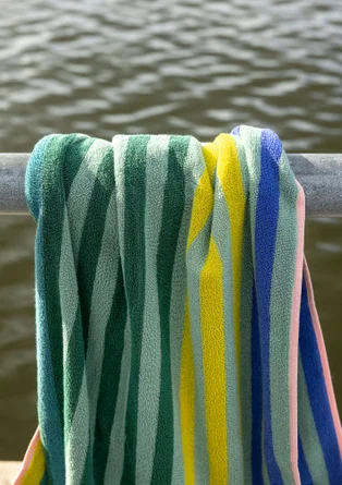 Serviette de douche "Sunset" en coton biologique - vert verre de mer