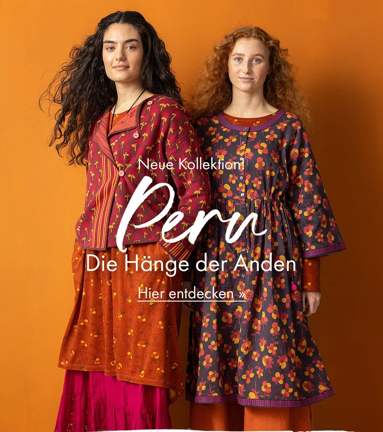 Zwei Frauen in floraler Mode von Gudrun Sjödén. 