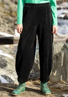 Pantalon "Nootka" en velours de coton biologique/polyester recyclé - noir